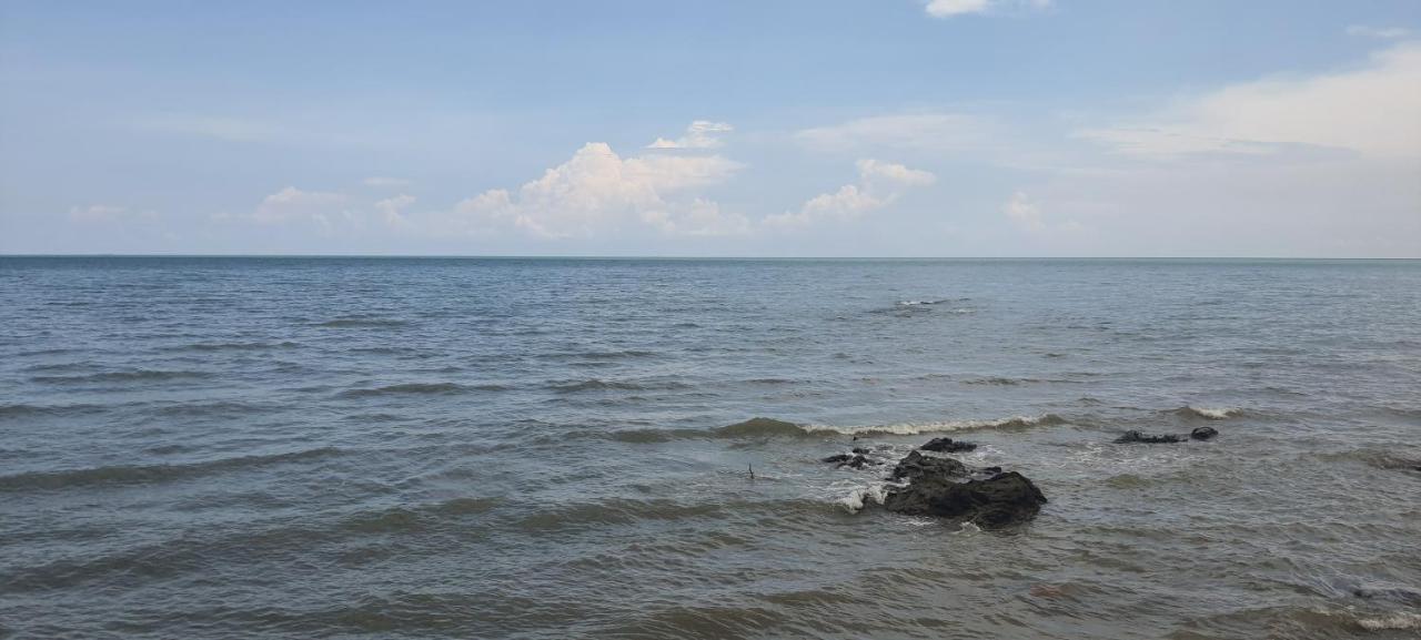 Port Dickson Seaview Homestay Екстериор снимка